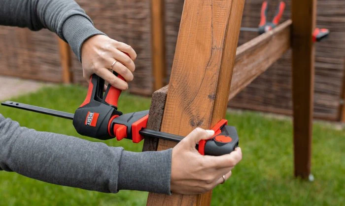 Bessey EHKL360-18 18 in. x 3-1/8 in. Trigger Clamp with 360 Rotating Handle - Image 5
