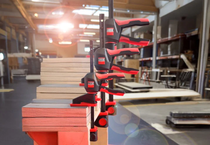 Bessey EHKL360-24 24 in. x 3-1/8 in. Trigger Clamp with 360 Rotating Handle - Image 3