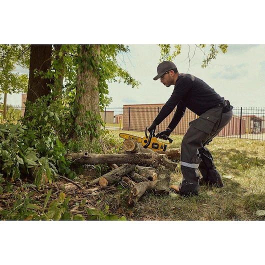 DEWALT DCCS621P1 20V MAX 12 in. Compact Brushless Chainsaw Kit - Image 6