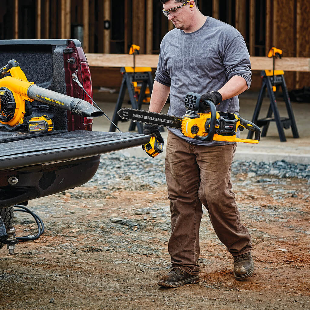 DEWALT DCCS670X1 FLEXVOLT 60V 3.0-Ah Lithium-Ion 16 in. Brushless Chainsaw Kit - Image 6
