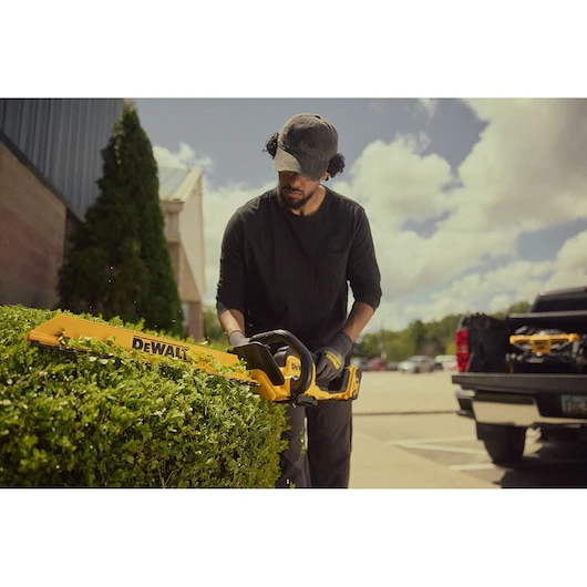DeWalt DCHT821B 20V 22" Cordless Hedge Trimmer (Tool Only) - Image 8