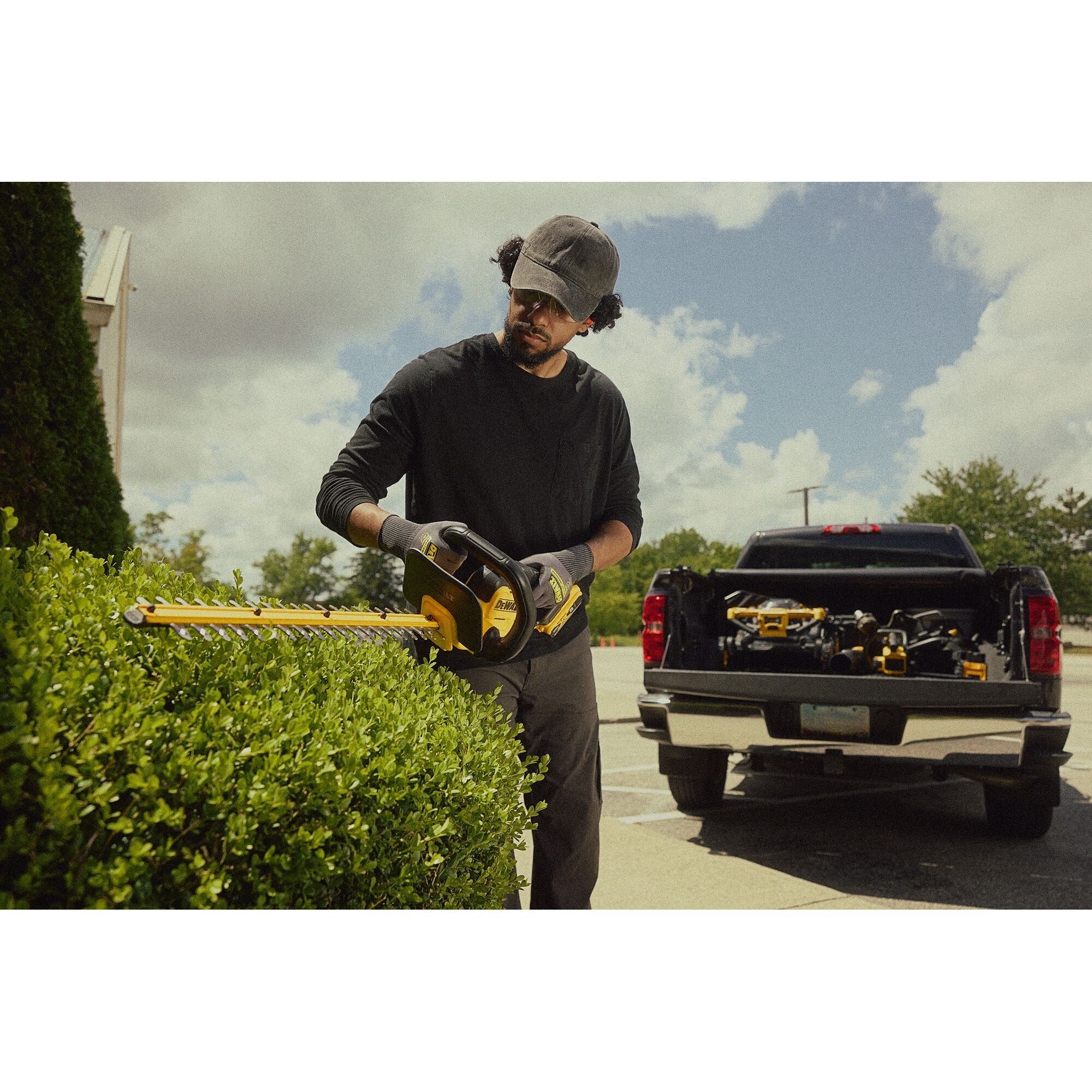 DEWALT DCHT821P1 20V MAX 22 in. Hedge Trimmer Kit - Image 7