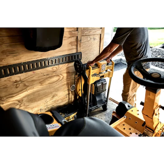 DeWalt DCMWSP256U2-CA 2x20V Self-Propelled Lawn Mower Kit - Image 9