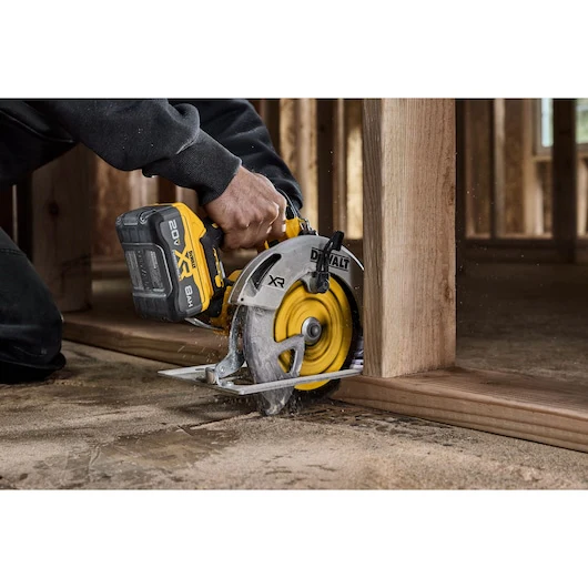 DEWALT DCS590B 20V MAX Brushless 7-1/4 in. Circular Saw (Tool Only) - Image 6