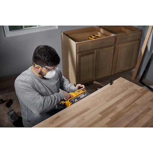 DeWalt DCW220B 3 x 18 in 20 V Lithium-Ion Brushless Cordless Belt Sander - Image 9