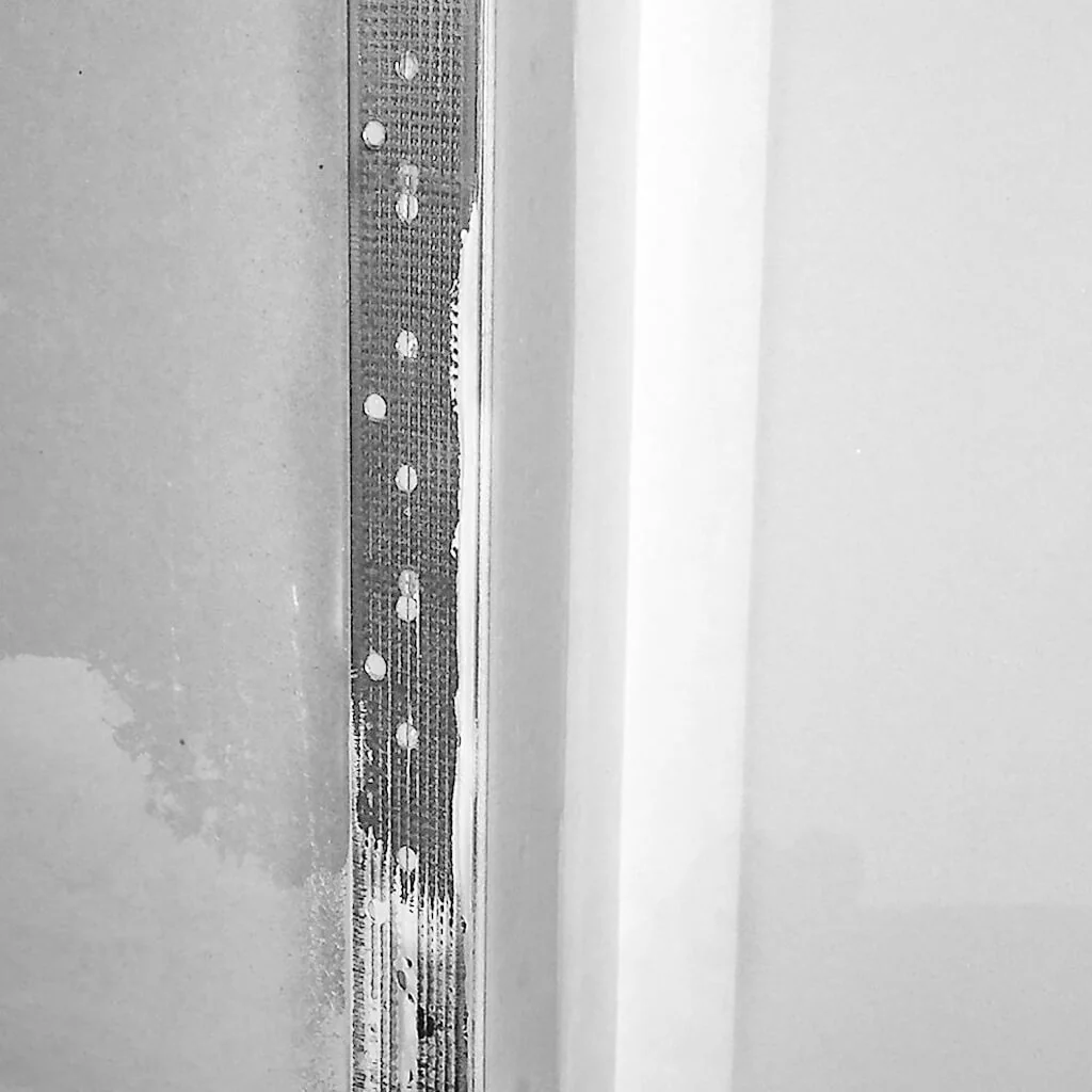 DuraDrive D100 1-1/4 in. x 8 ft. 25-Gauge 90-Degree Zinc Coated Metal Corner Bead - Image 2