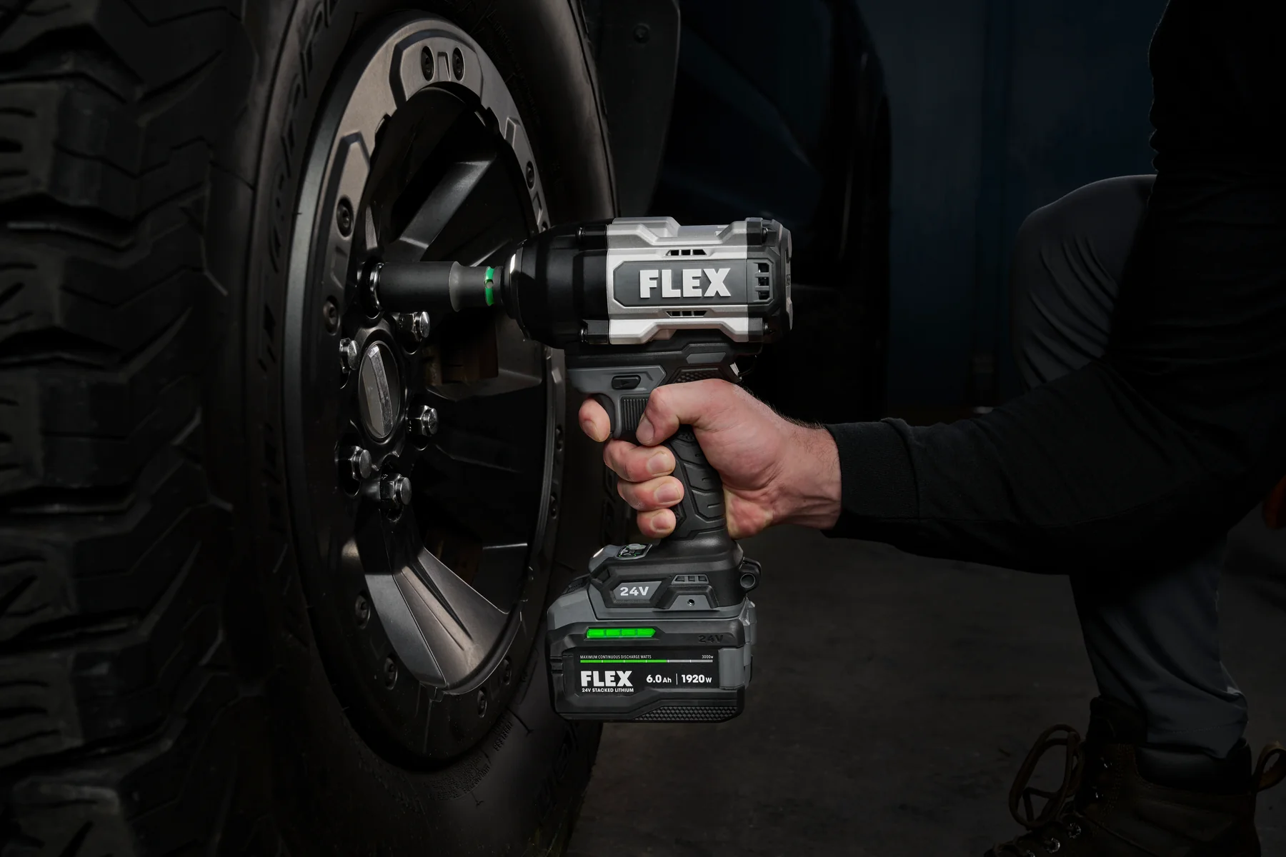 FLEX  FX1472-1H ½” High-Torque Impact Wrench Stacked Lithium Kit - Image 4