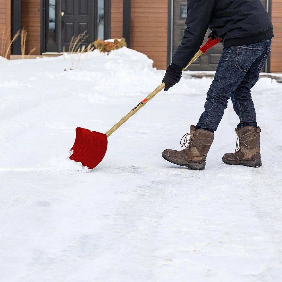 Garant 83611 20-3/4 in x 19 in Poly Snow Pusher with Steel Wear Strip and Handle - Image 5
