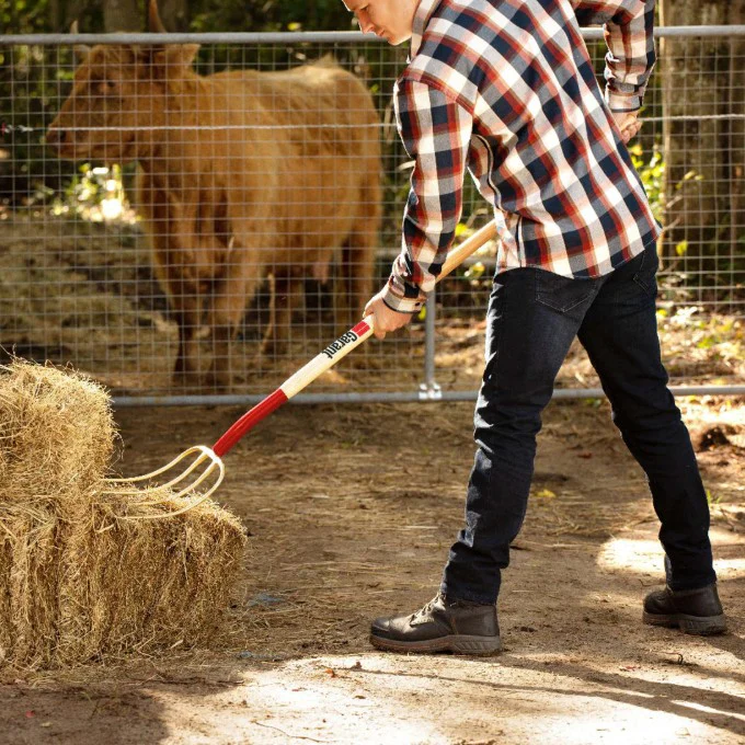 Garant G0413L 48 in. Wooden Handle 4-Tine Manure Pitchfork - Image 3