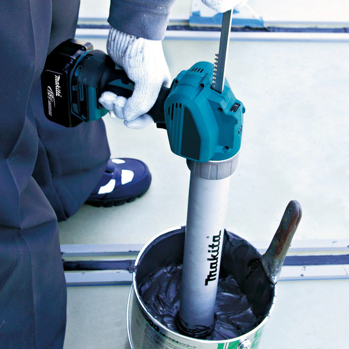 Makita DCG180ZB 18-Volt LXT Lithium-Ion 600mL Cordless Caulking Gun (Tool Only) - Image 4