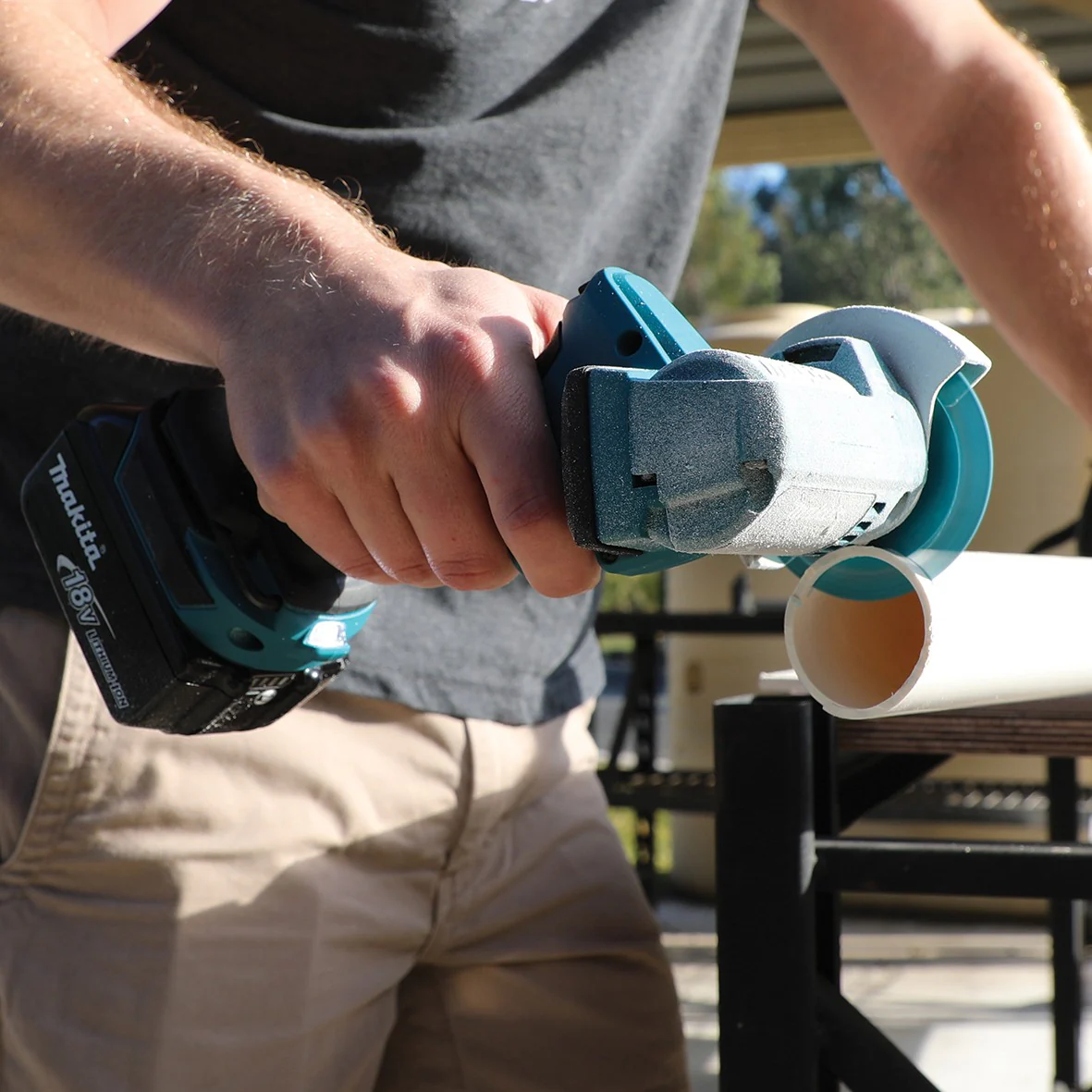 Makita DMC300Z 18V LXT® Brushless 3 in. Compact Cut-Off Saw (Tool Only) - Image 7