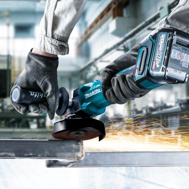 Makita GA005GM102 40V Max XGT
  Brushless 5 in. Angle Grinder With Thumb Switch Kit (1 x 4.0 Ah) - Image 3