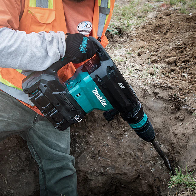 MAKITA HM002GZ03 80V(40Vx2)max XGT BL 26 lbs Dem. Hammer SDS-MAX, Tool Only - Image 13