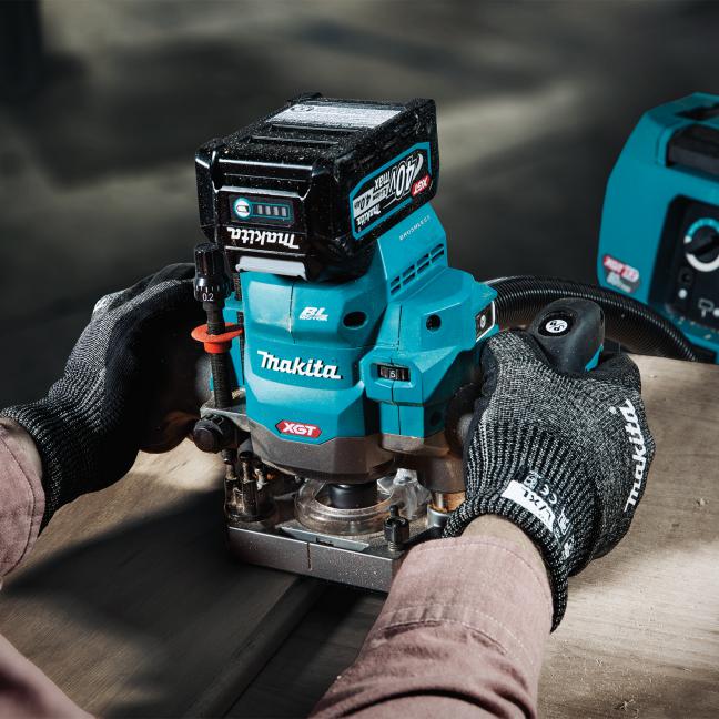 MAKITA RP001GZ01 40V Max XGT BL
  1/2 in. Plunge Router w/AWS, Tool Only - Image 11