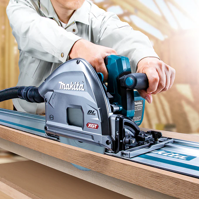 MAKITA SP001GZ02 40V Max XGT
  Brushless Plunge Cut Circular Saw w/AWS, Tool Only - Image 4
