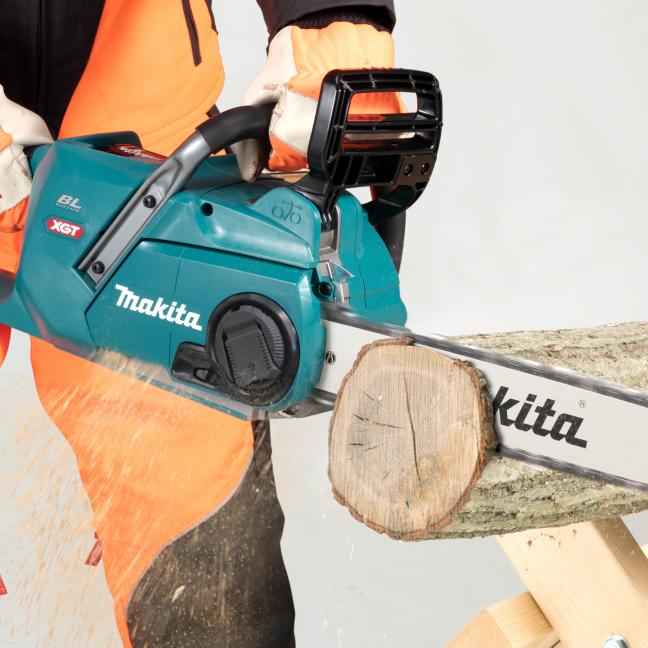 MAKITA UC016GT101 40V Max XGT
  Brushless 16 in. Rear Handle Chainsaw Kit (5.0Ah x1) - Image 5