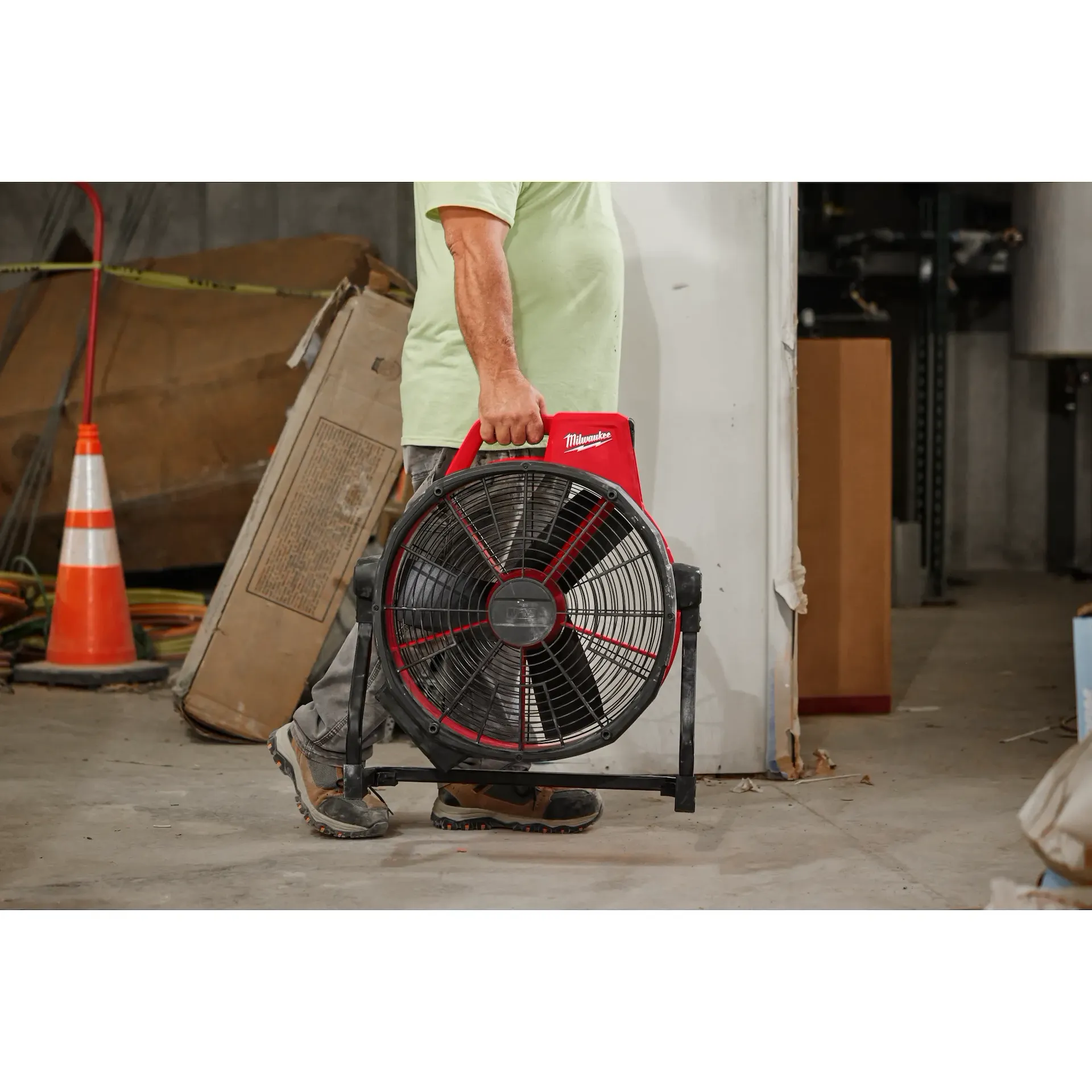 Milwaukee 0821-20 18 in. Hybrid Cordless Fan - Image 10