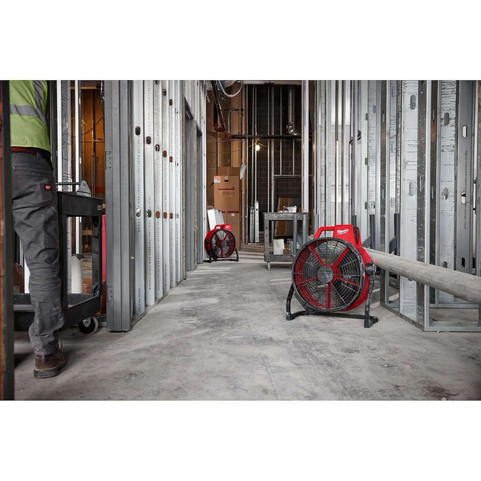 Milwaukee 0821-20 18 in. Hybrid Cordless Fan - Image 13
