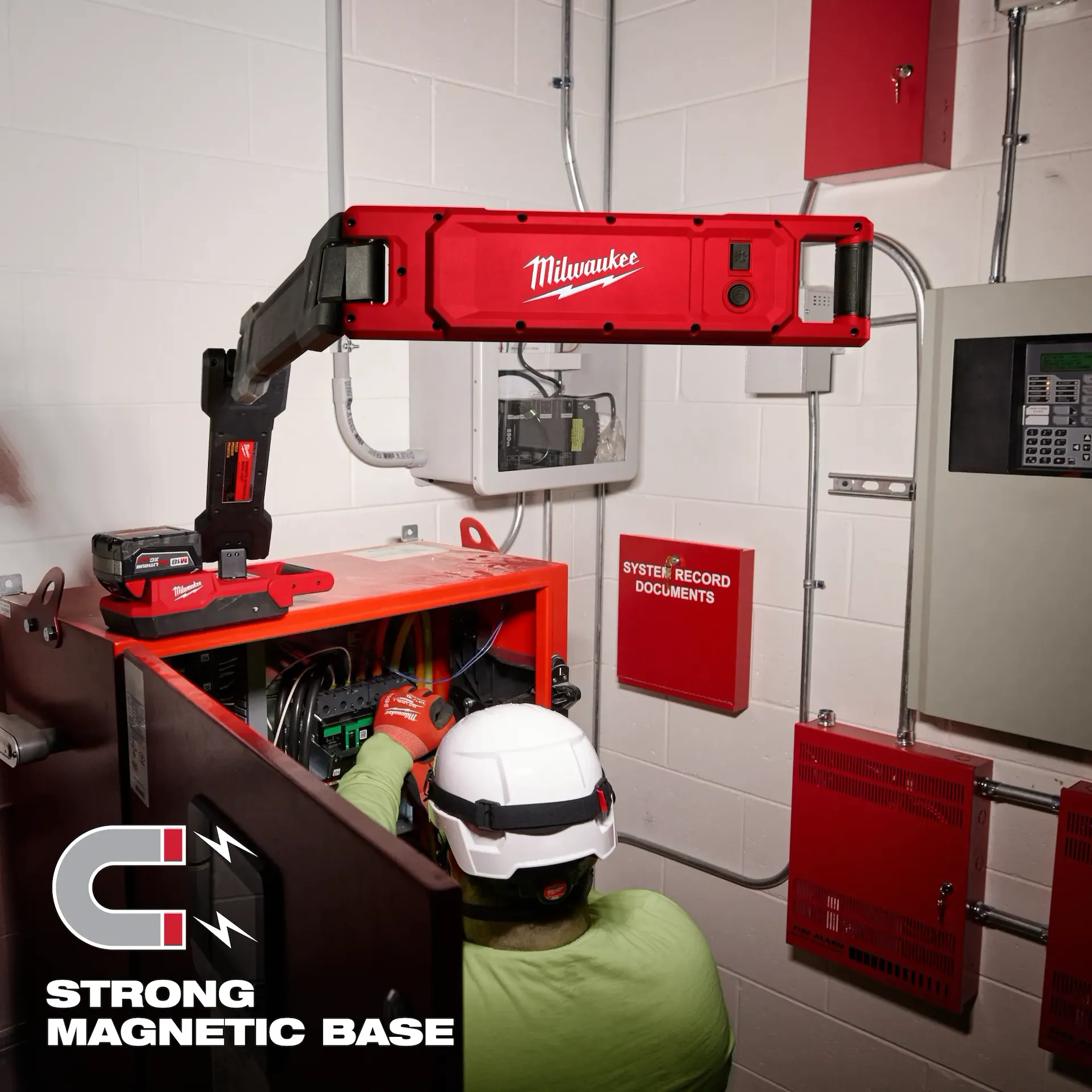 Milwaukee 2129-20 LED 2500 Lumens 4.5 hr Cordless Magnetic Extendable Boom Light - Image 9
