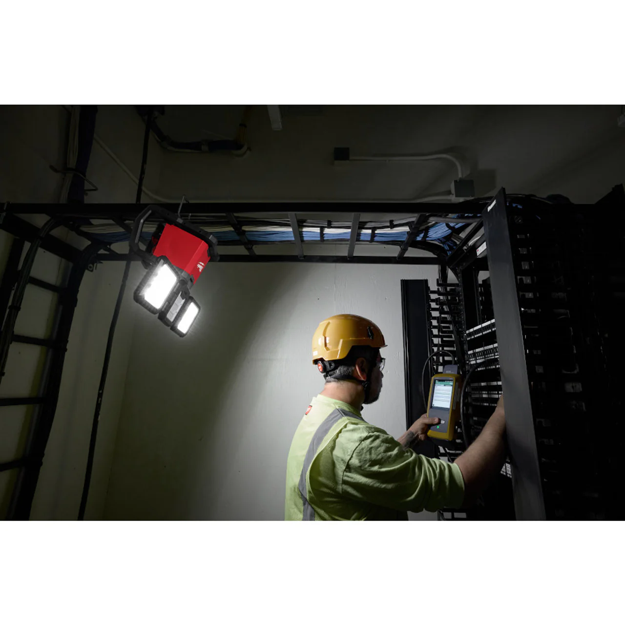 MILWAUKEE 2368-20 M18™ ROVER™ Dual Power Triple-Panel Flood & Area Light - Image 4