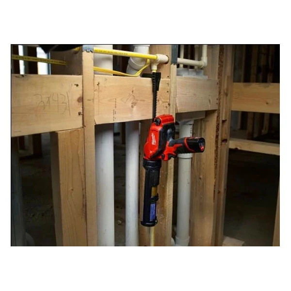 Milwaukee 2442-21 20 oz 16-1/8 in Battery Powered Cordless Caulk and Adhesive Gun Kit - Image 3