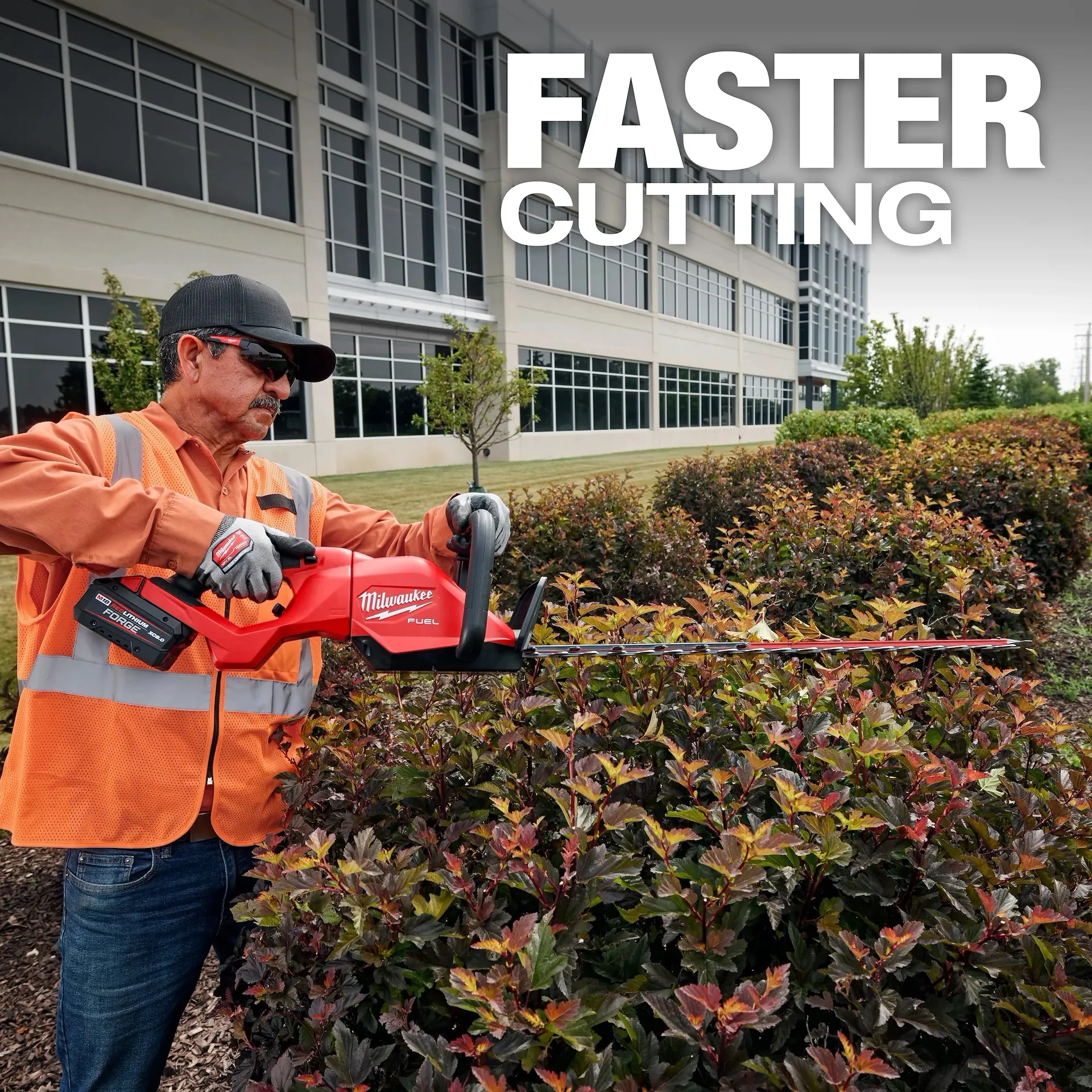 Milwaukee 3033-20 M18 FUEL™ 24 in. Hedge Trimmer - Image 7