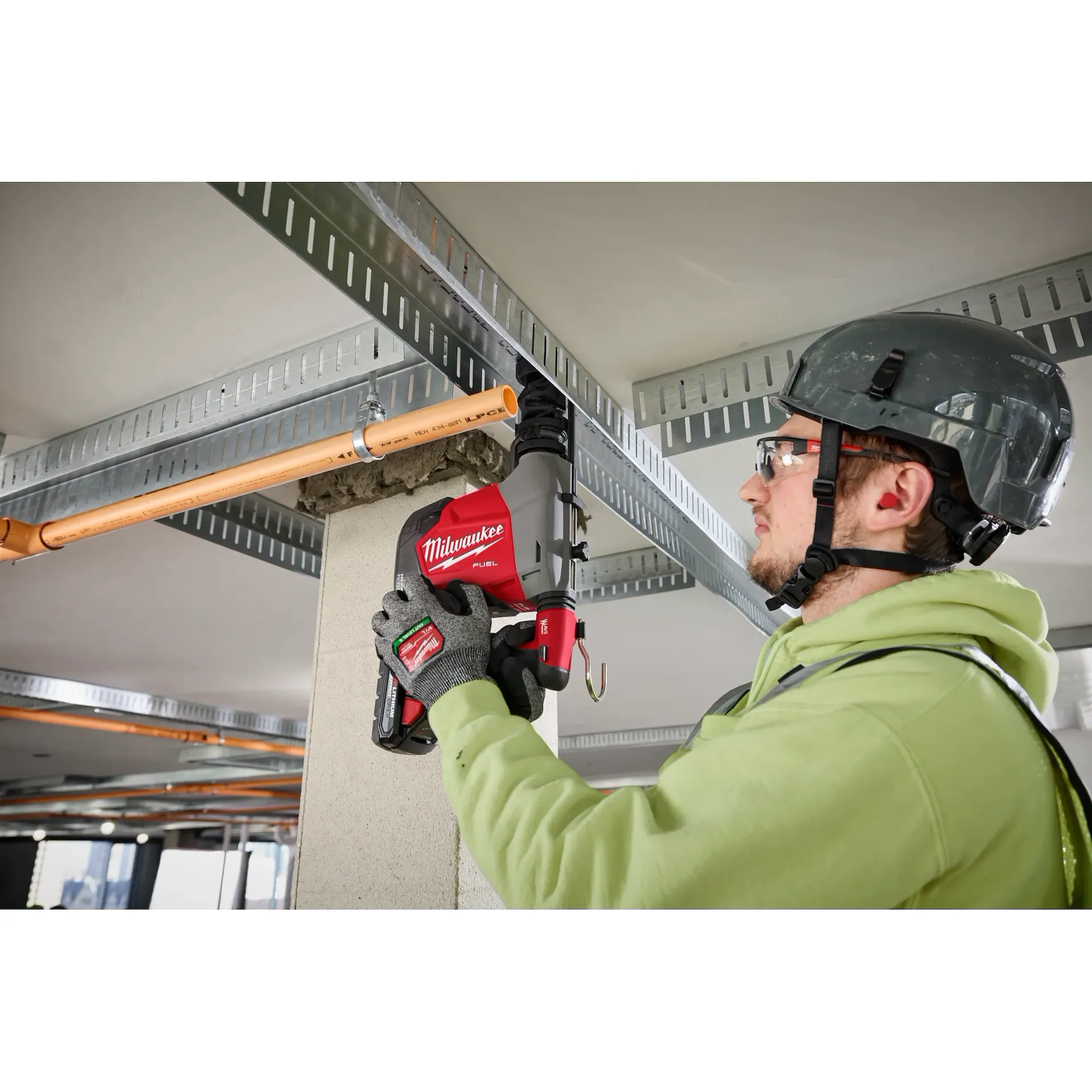 Milwaukee 3311-22 SDS Plus Chuck M18 FUEL™ Lithium-Ion Cordless Rotary Hammer Kit - Image 12