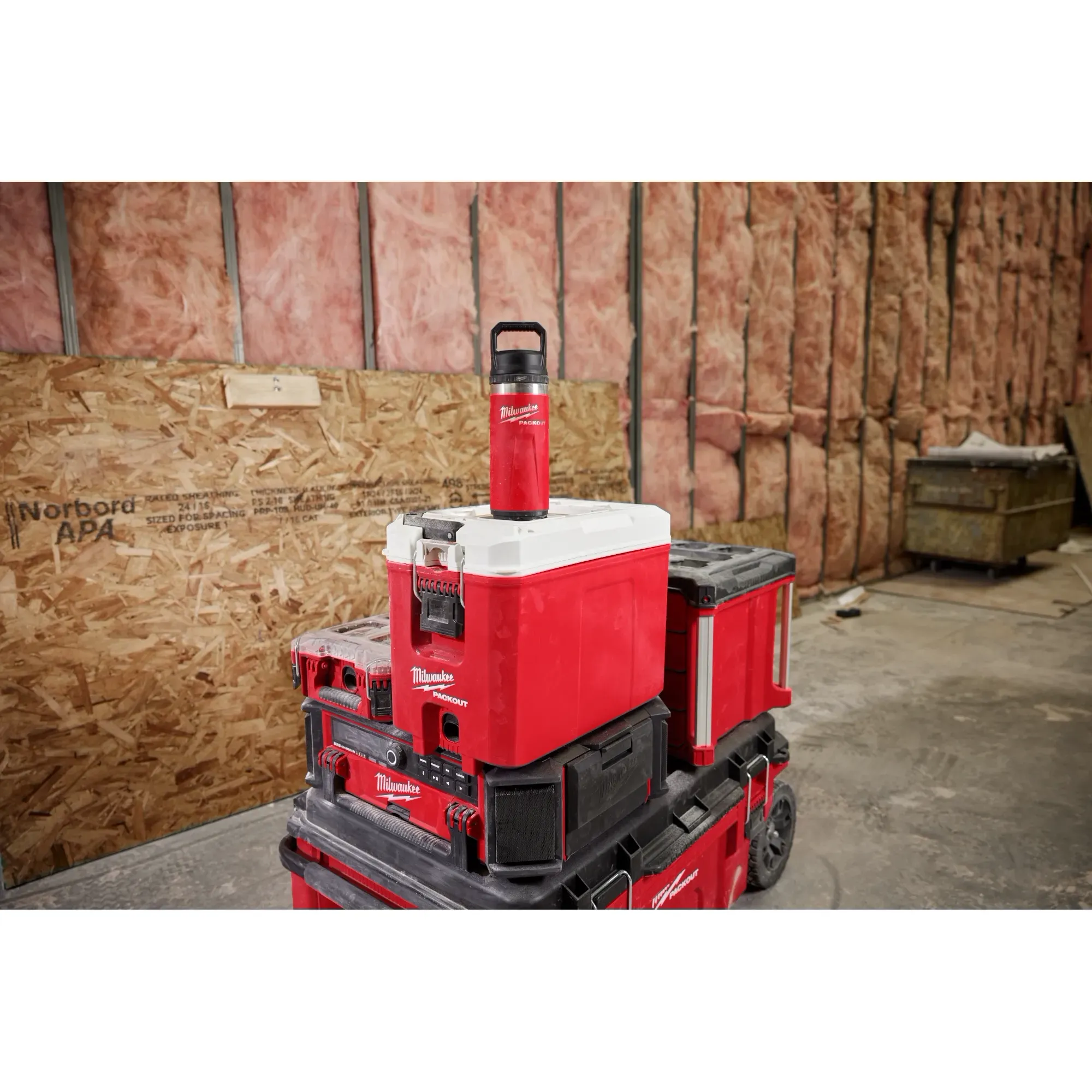 MILWAUKEE 48-22-8397R PACKOUT™ 36oz Insulated Bottle with Chug Lid - Image 9