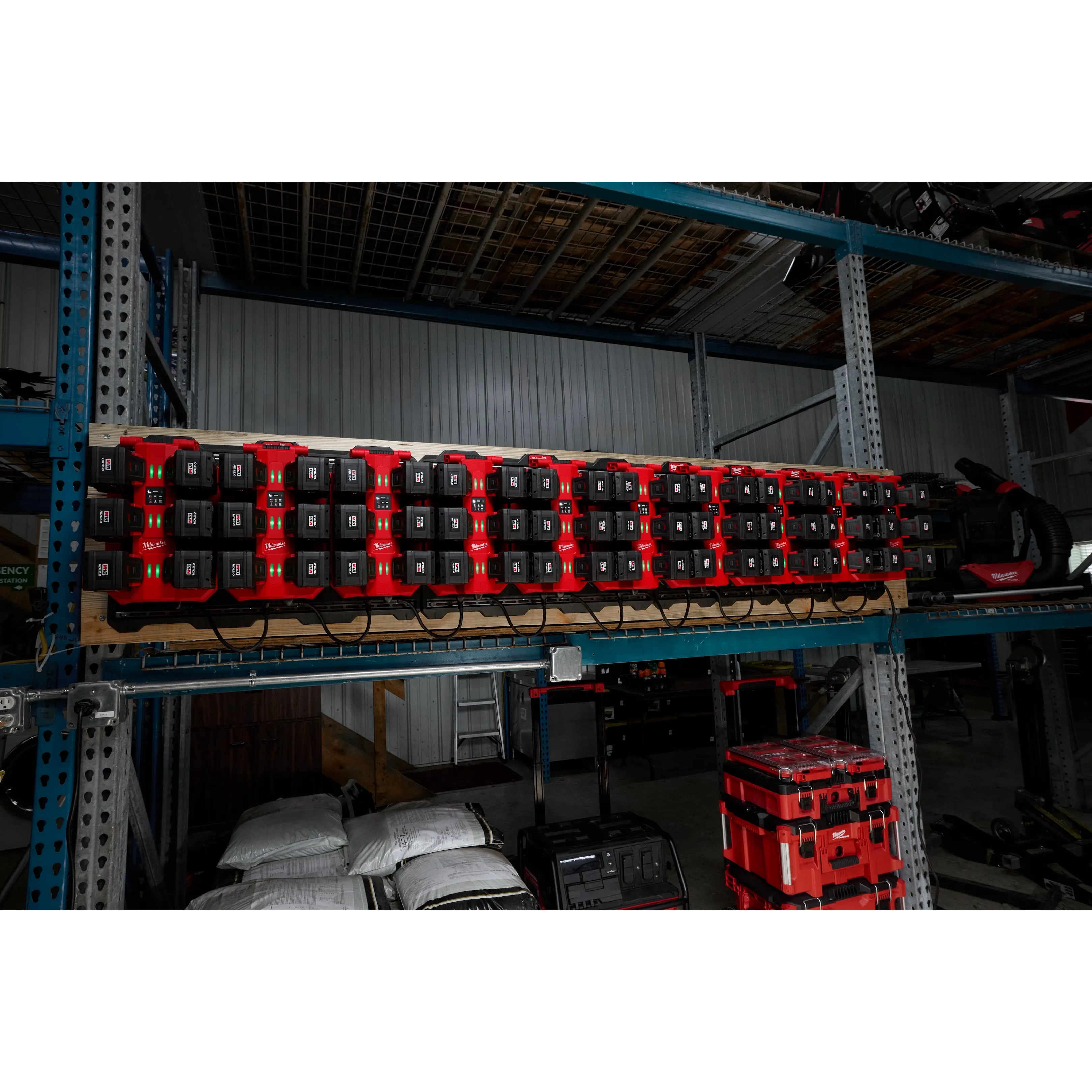Milwaukee 48-59-1817 M18™ Six Bay Daisy Chain Rapid Charger 6A - Image 10
