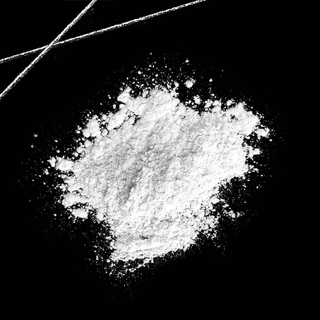 Octostik 10.5 oz. Ultra Fine LVL 1 Permanent Chalk Powder, White - Image 3