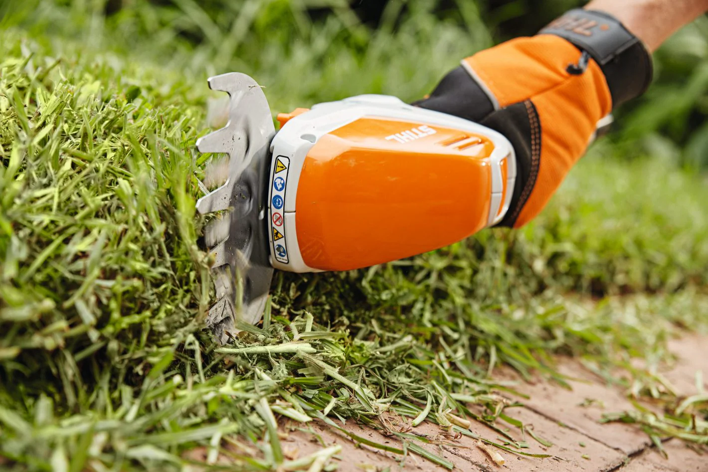 STIHL HA030113508 HSA26S Cordless Hedge Trimmer Kit - Image 5