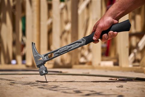 Stiletto TIB15MC 15 oz Milled Face Curved Handle Titanium Hammer - Image 7